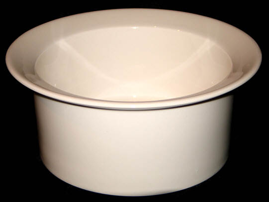 ARABIA of FINLAND MOREENI WHITE -- 1-1/2qt SERVING BOWL